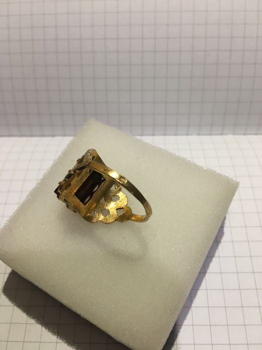 Винтажное кольцо с красным камнем