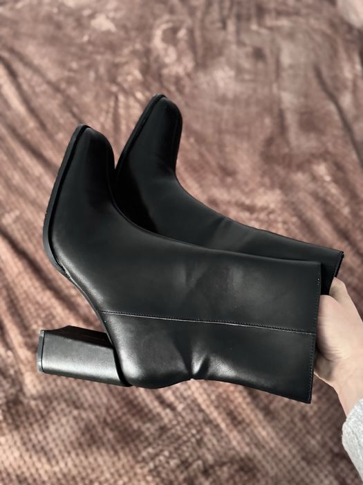 Продам Ботильйони /Черевики Reserved