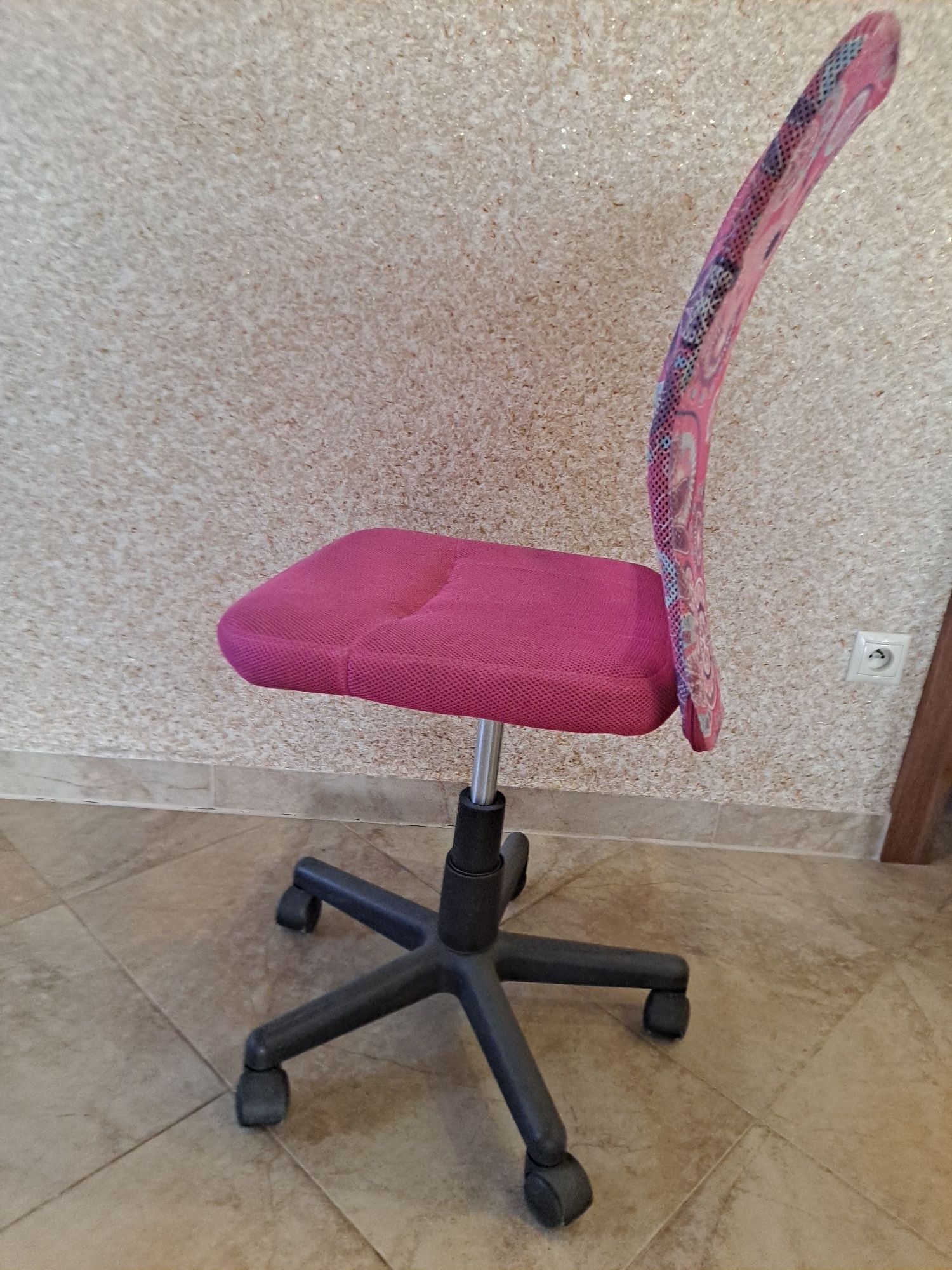 Krzesło obrotowe dziewczynka