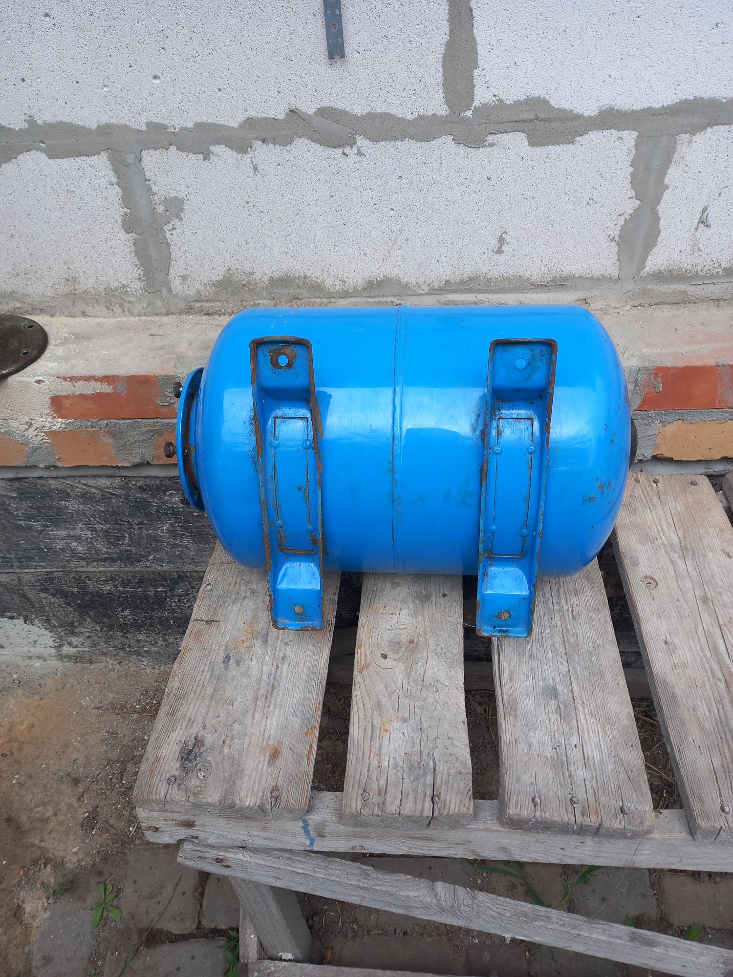 Продам бак для водяної станціїї