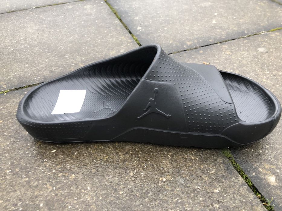 Тапочки Jordan Post (DX5575-001) черные /красные