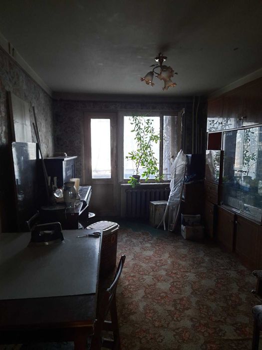 Трехкомнатная квартира на проспекте Небесной сотни