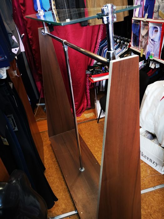 Продам стійку- вішалку для одягу з скляною полицею,