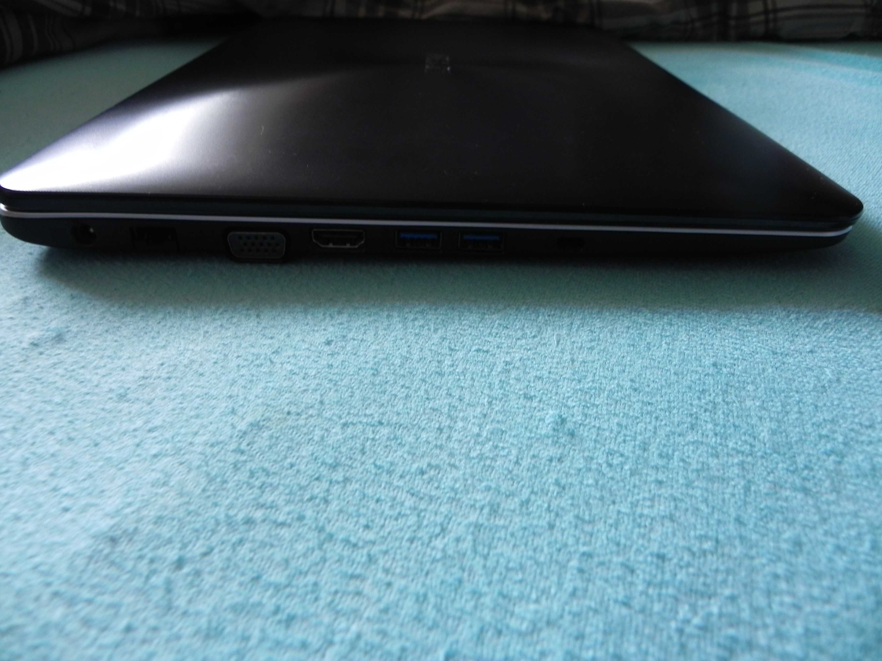 Laptop Asus R556L