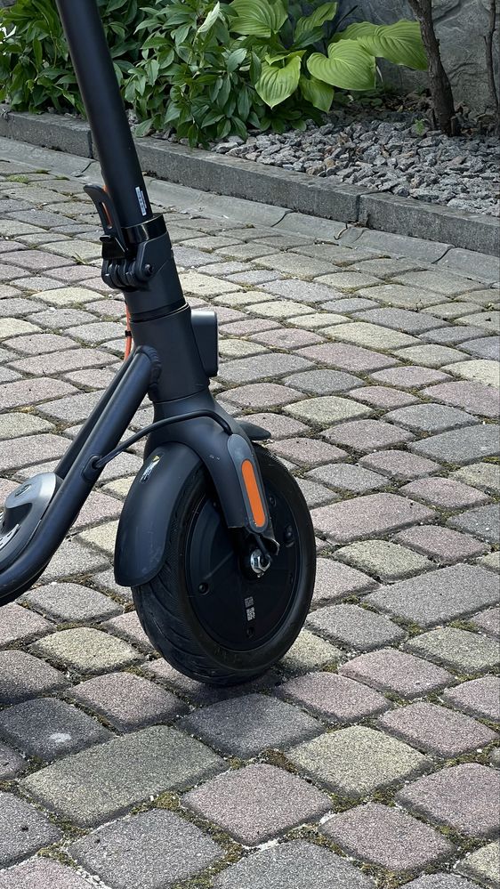 Електросамокат Ninebot F30D by Segway