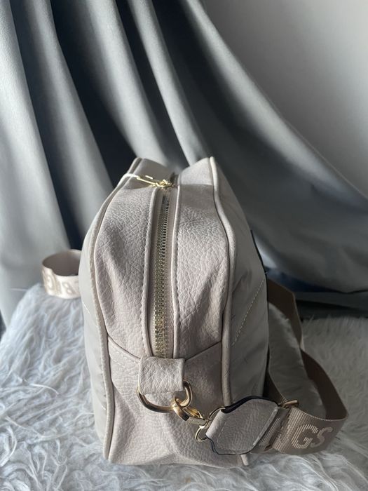 Nowa beżowa listonoszka