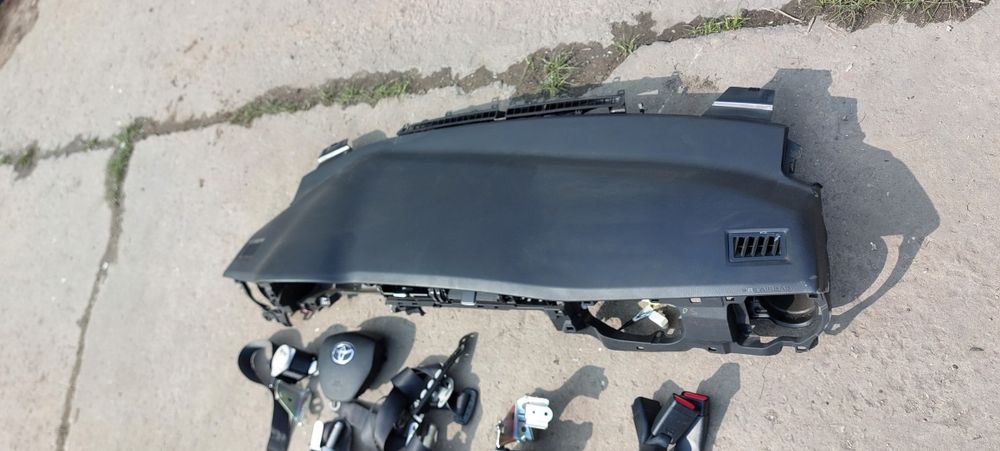 Toyota Auris e180 комплект торпеда подушка руля аирбег airbag ремни