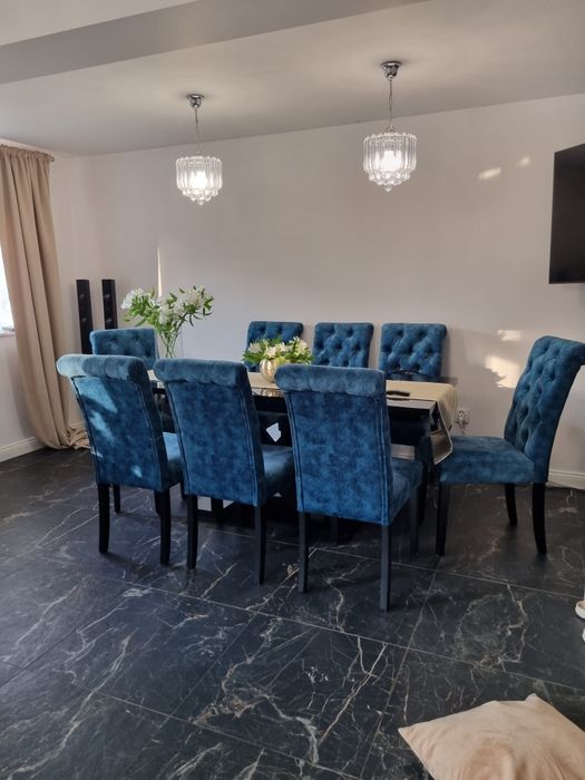 Naroznik i krzesła piękny komplet