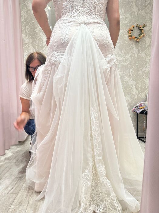 Piękna suknia ślubna z przepięknym 65cm trenem