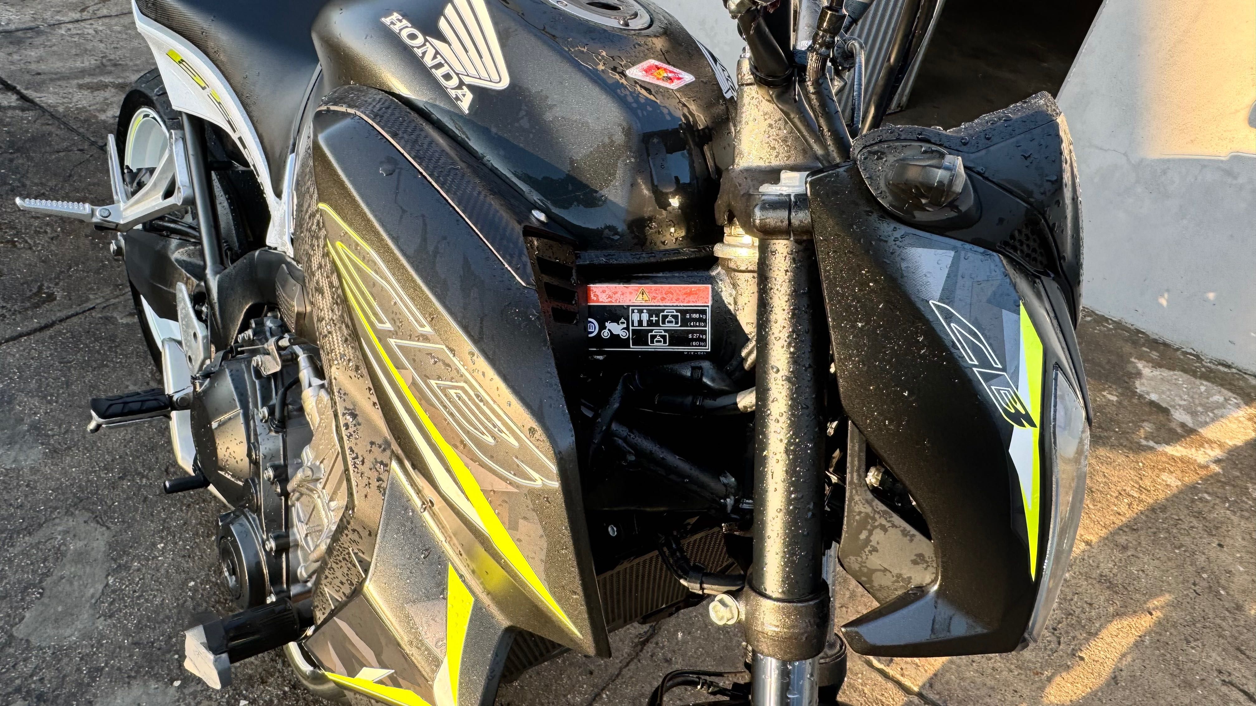 Honda cb 650f 2017 vários extras