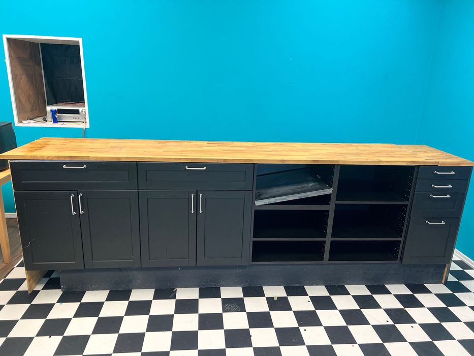 Lada / wyspa szerokość 330 cm / wysokość 104 cm / grubość 65 cm.