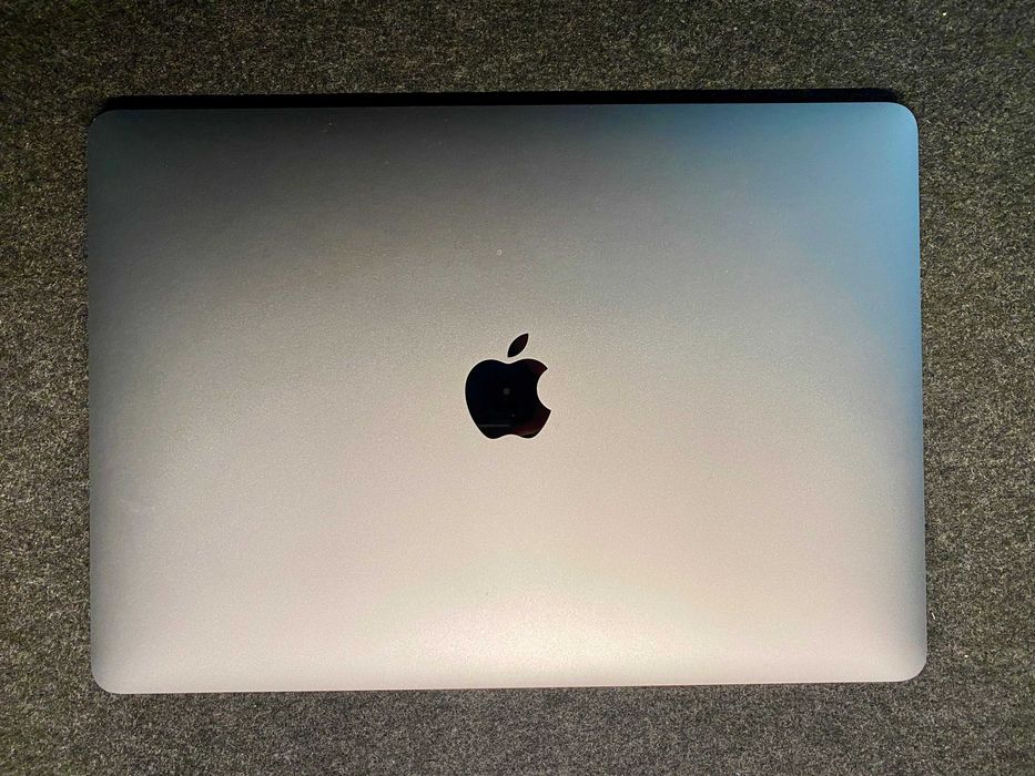 Macbook Air 13 M1 256 8 GB 93% pojemności baterii