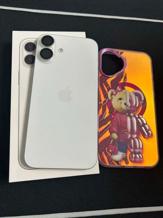 iPhone 16 plus biały