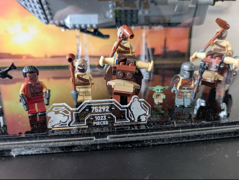 Lego 75292 Mandalorian the Razor Crest Star Wars com 75264