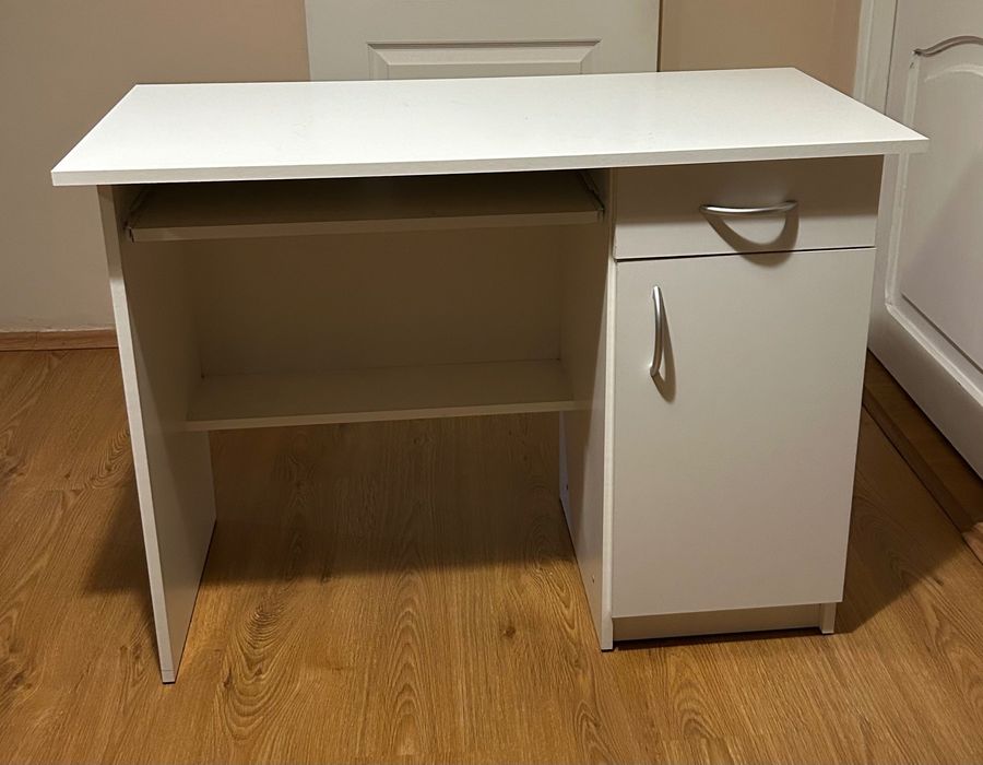 Białe biurko w bardzo dobrym stanie