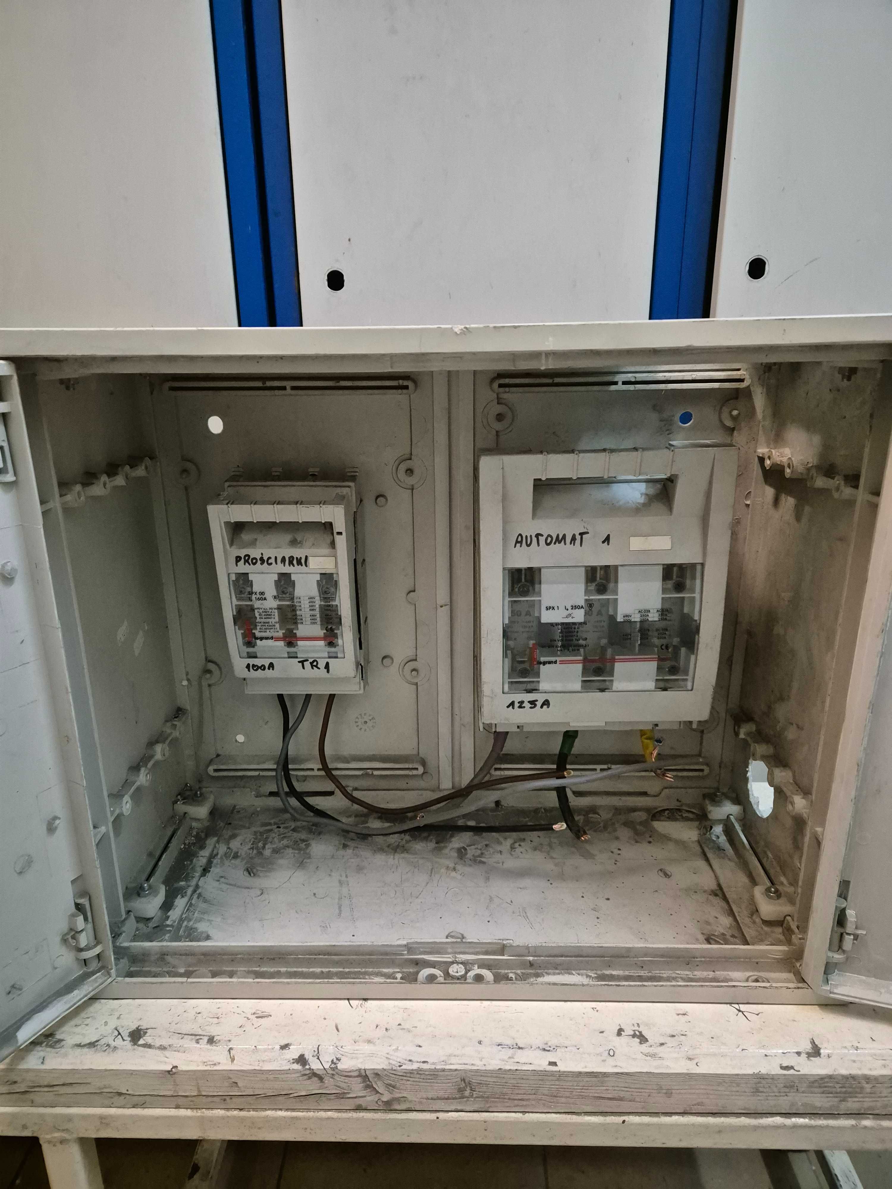 Skrzynki elektryczne rozdzielcze z bezpiecznikami