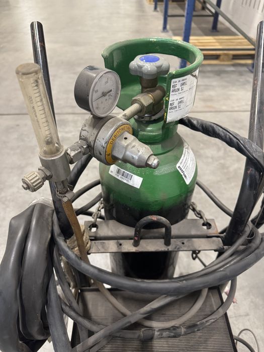 Máquina de soldar TIG Unisolda TigM 150+ com botija, carrinho e tocha