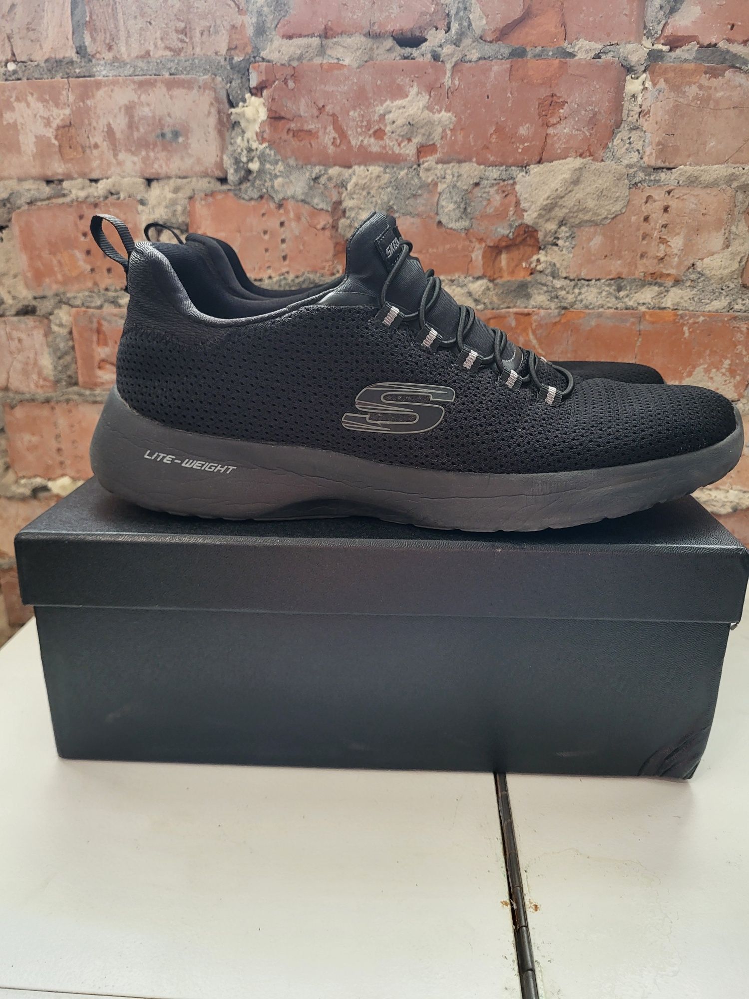 Кросівки Skechers Dynamight