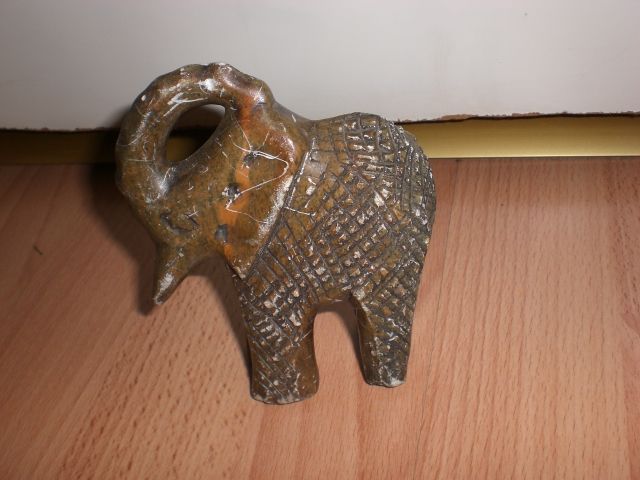słon z kamienia figura z kamienia antyk , z niemiec