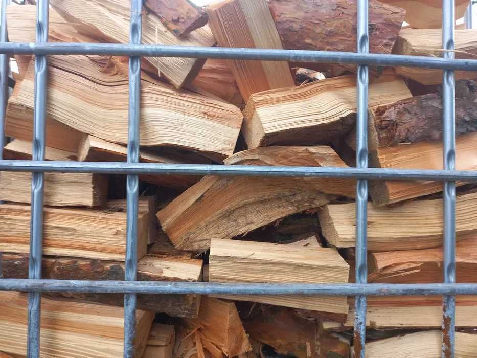 drewno opalowe kominkowe sosna łupane transport drzewo opał