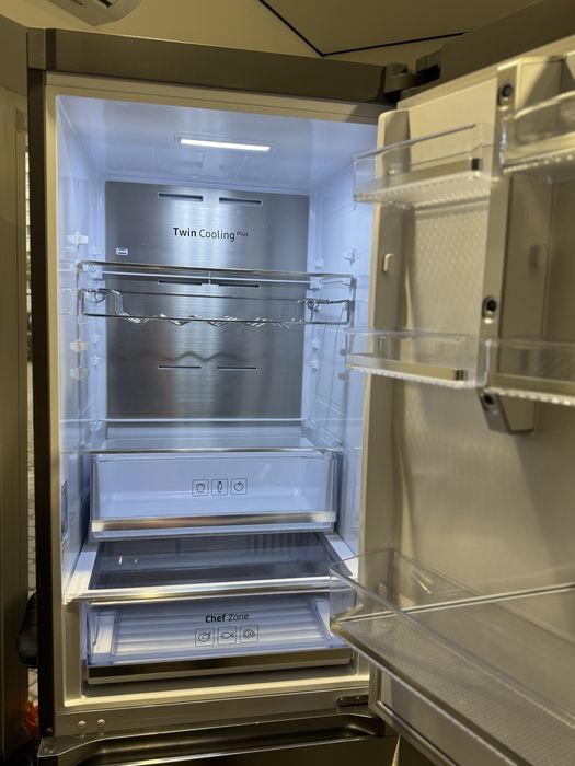 Холодильник Samsung