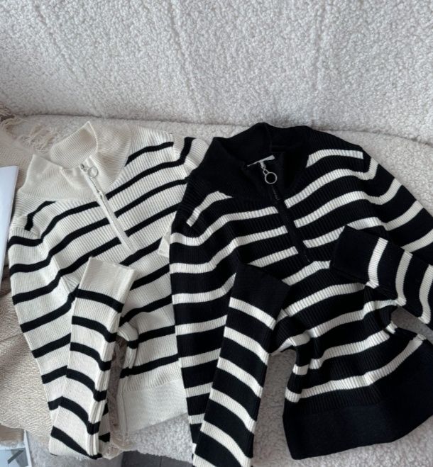 Кофтинка в молочному кольорі