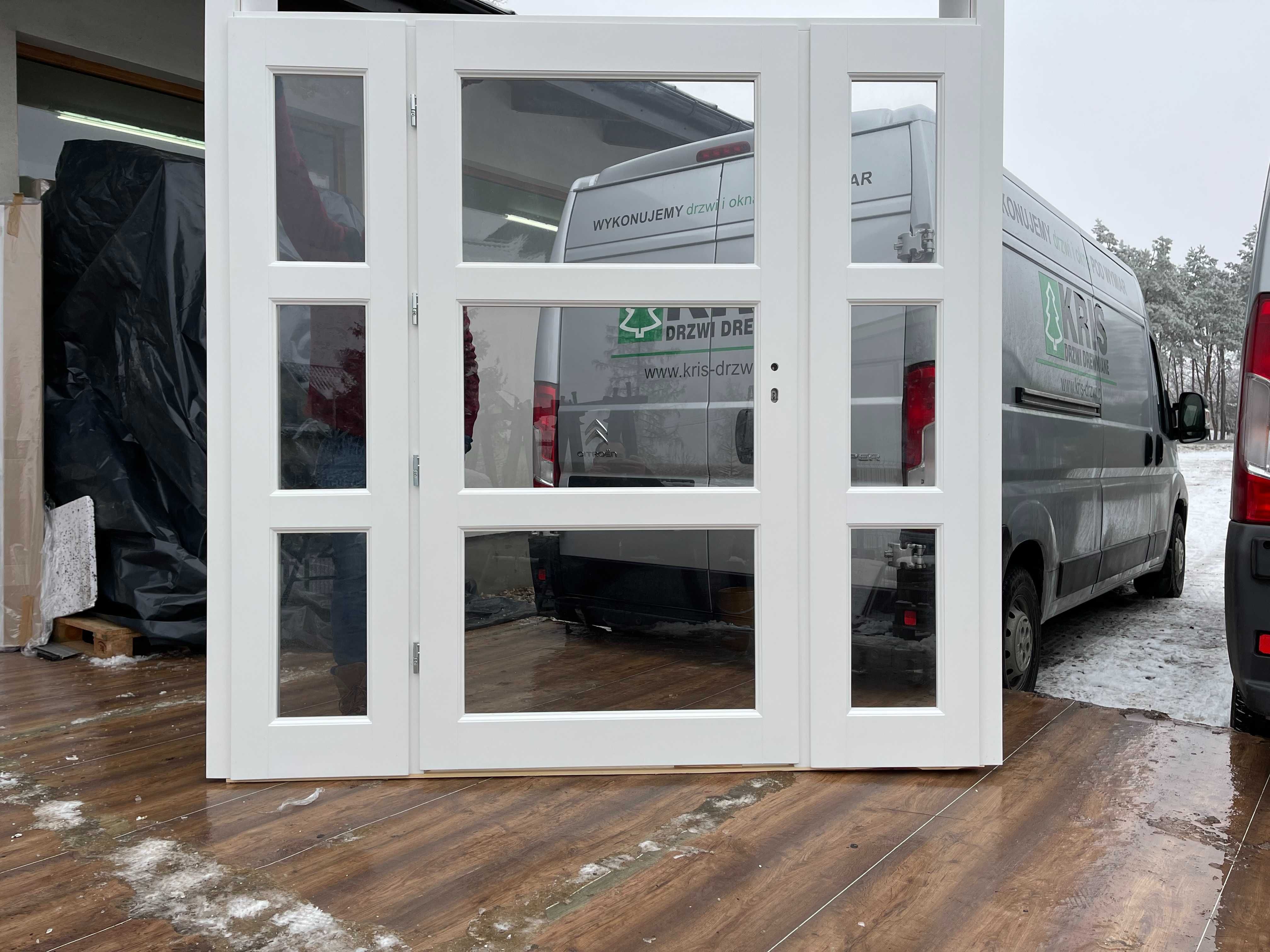 Drzwi drewniane białe OD RĘKI z naświetlami 208x236 z regulowaną