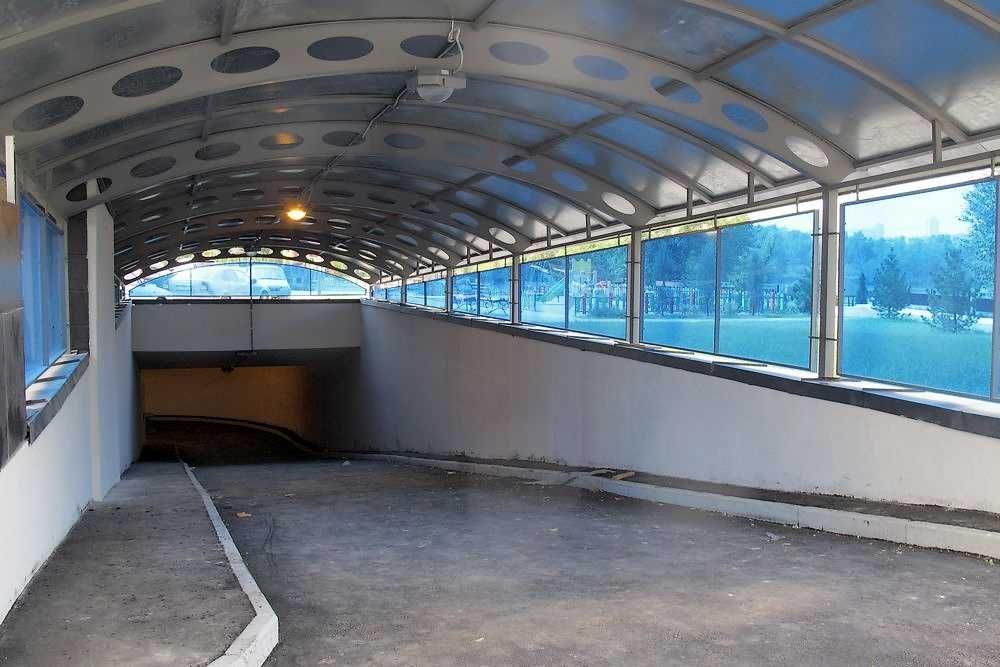 Продам машиноместо в подземном паркинге ЖК Obolon Sky. Без комиссии.