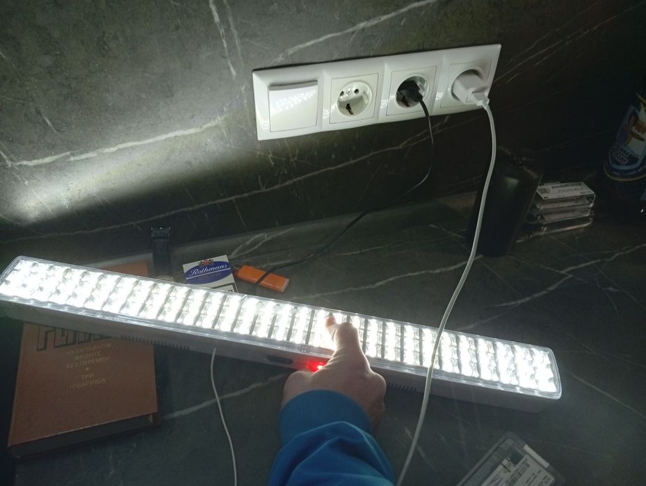 Продам светильник лёд на 90 элементов.