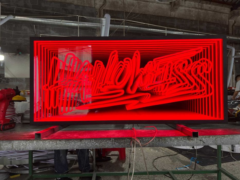 Espelho Túnel Infinito LED Personalizado – Efeito Néon 3D
