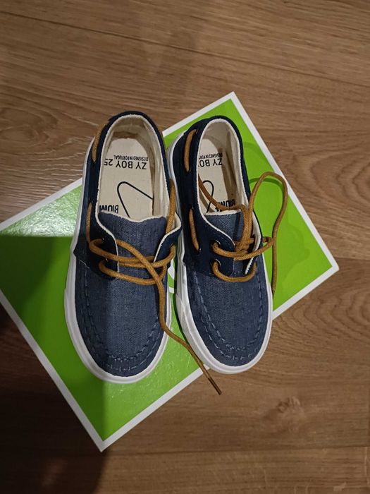 Sapatos menino número 25