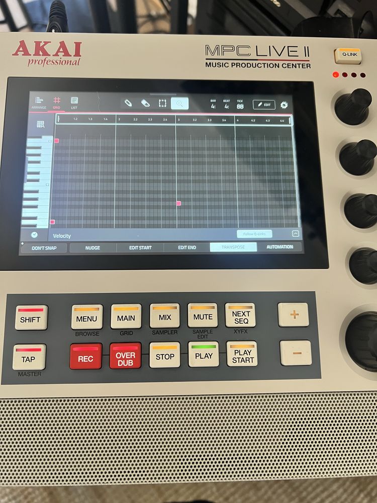 Akai Mpc Live 2 Retro sampler sequenciador