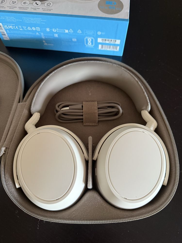 Headphones Sennheiser Momentum 4 - Como Novo