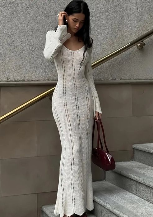 Довга плетена бежево-молочна сукня