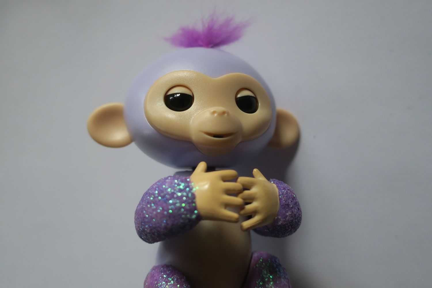 Fingerlings małpka brokatowa Kiki małpa WowWee interaktywna