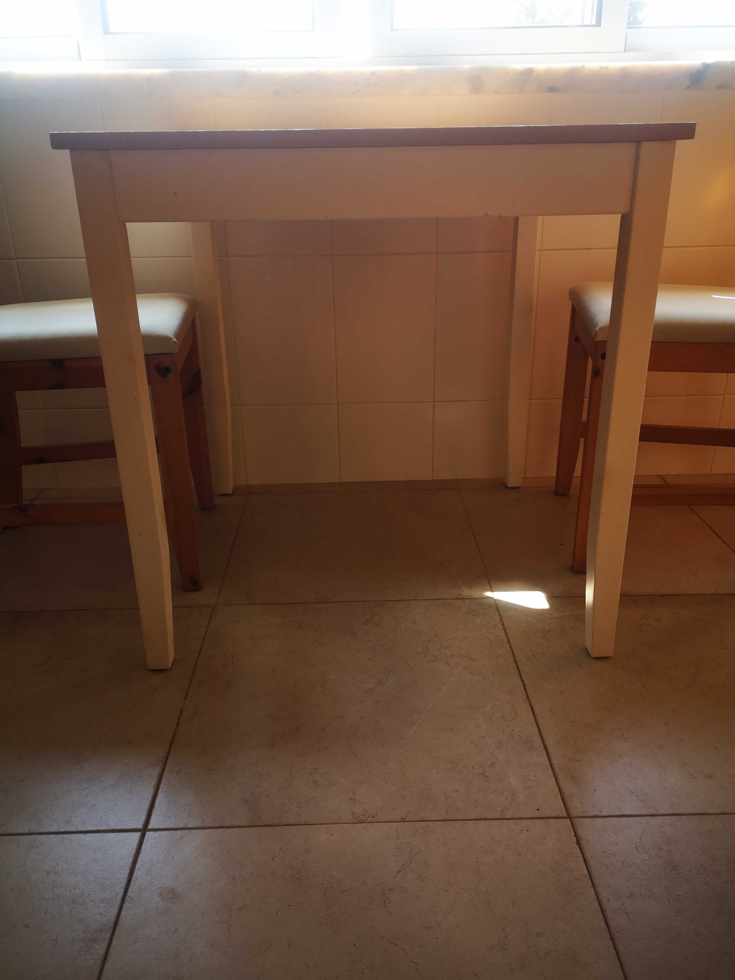 Mesa refeições + 2 cadeiras ikea