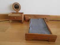 Brinquedos antigos de madeira - Cama e Toucador