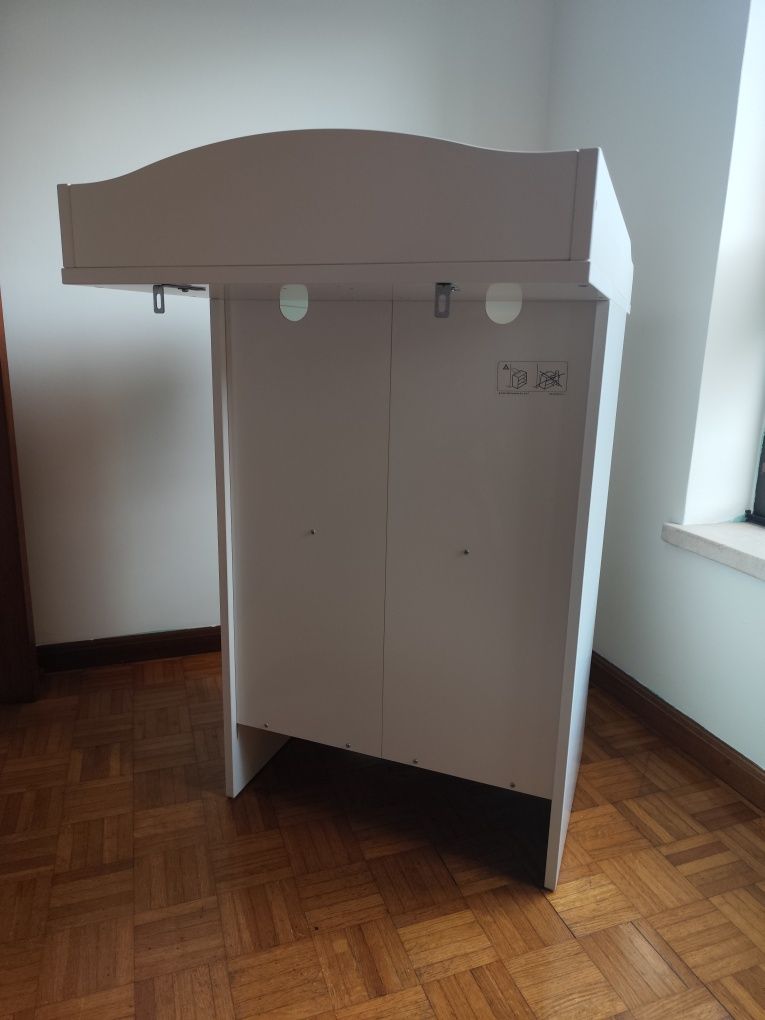Trocador/estante com acessórios