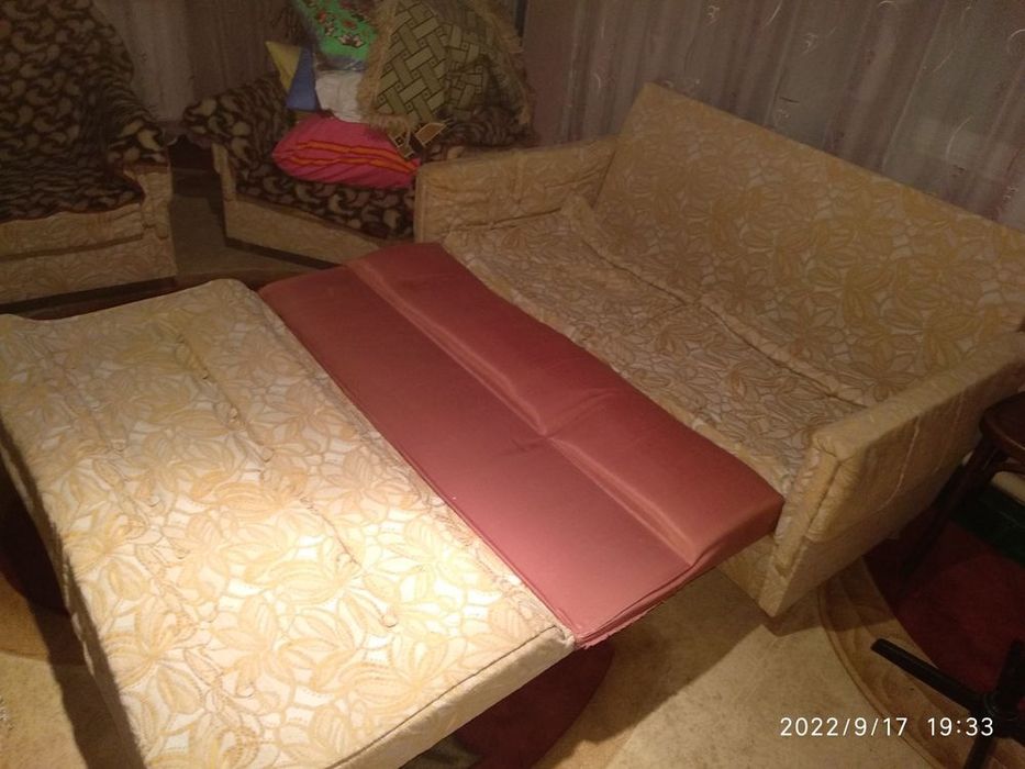 Продам диван та крісла