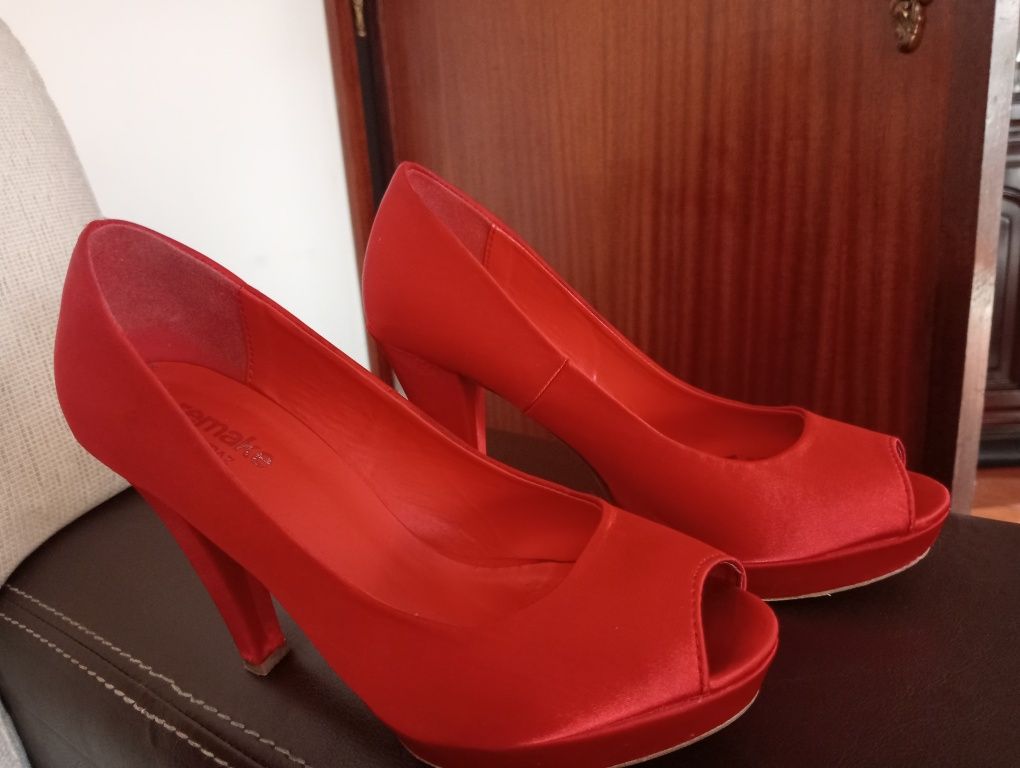 Sapatos vermelhos