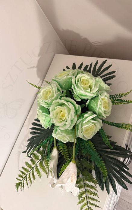 wiązanka stroik kompozycja na grób pomnik cmentarz wszystkich świętych