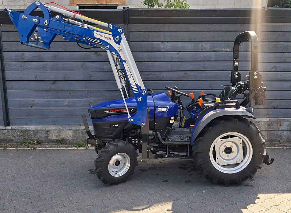 Ciągnik FARMTRAC 26 4WD z ładowaczem 24,7 KM używany rok 2023 zarejest