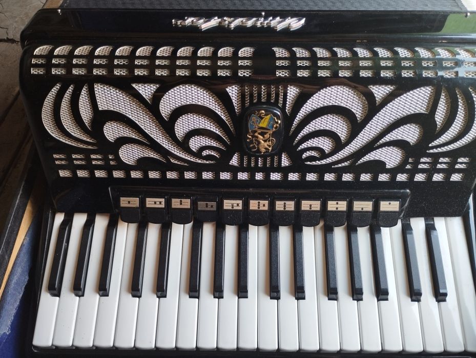 Акордеон Weltmeister Caprice 7/8