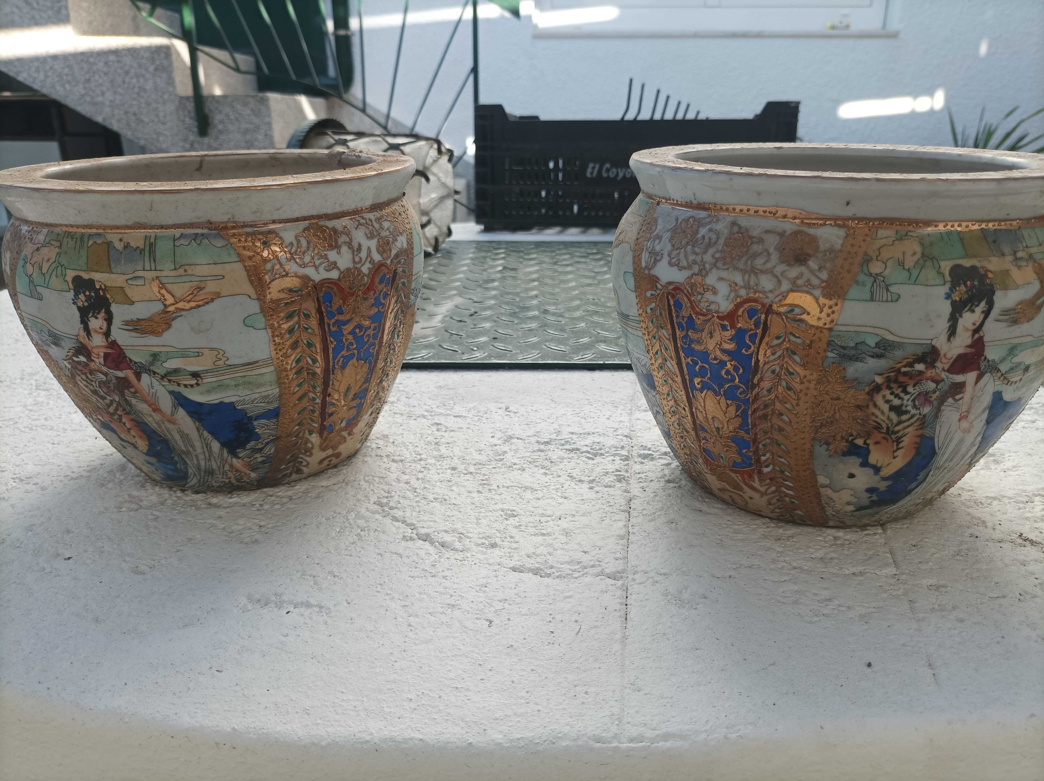 Vasos de louça antigos