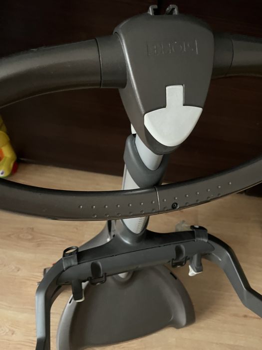 Stelaż Stokke Xplory V4 z kierownicą