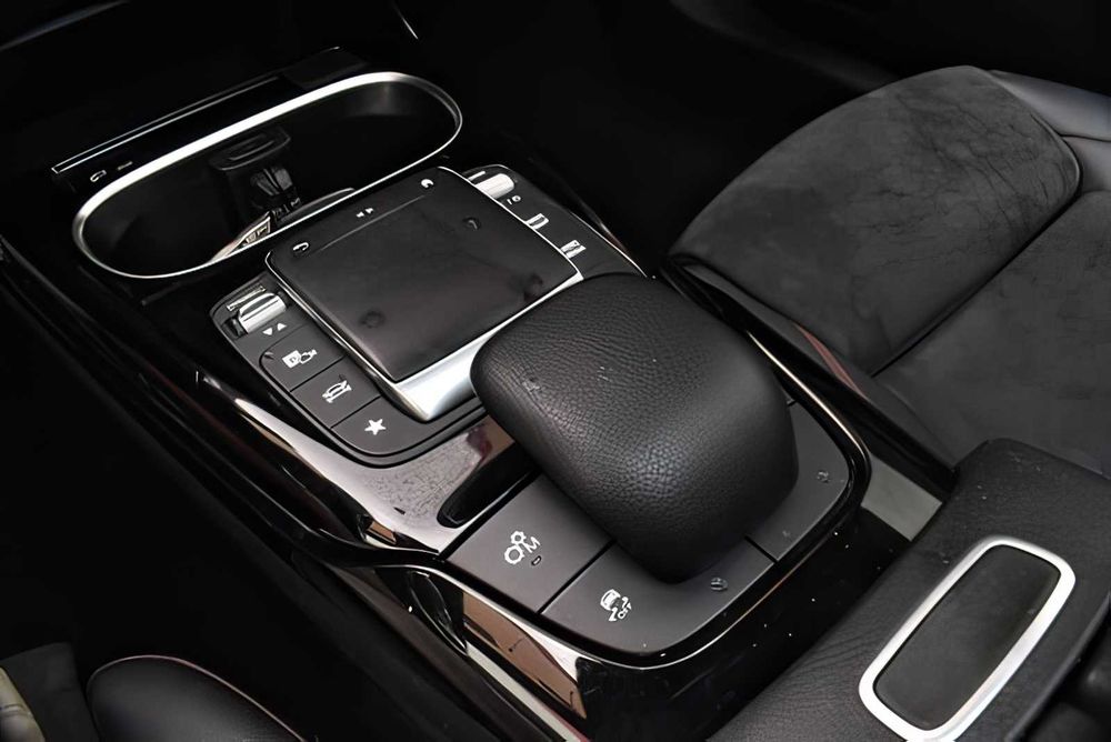 Mercedes-Benz CLA      2023