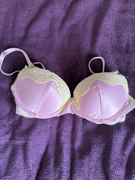 Продаю бюсгалтер  Victorias Secret