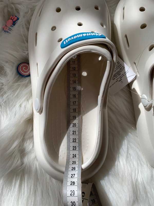Nowe białe chodaki buty hello kitty z przypinkami rozmiar 40-41