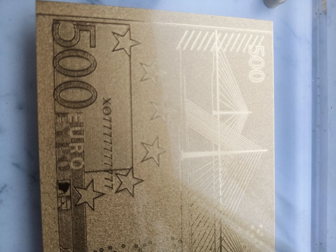 Купюра 500 евро покрита золотом.
