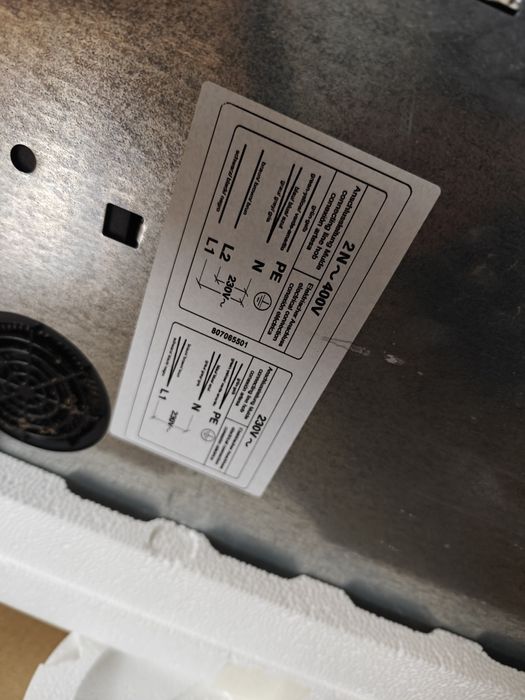 Płyta indukcyjna Electrolux, uszkodzona, całe szklo. Model EHH3634F9K